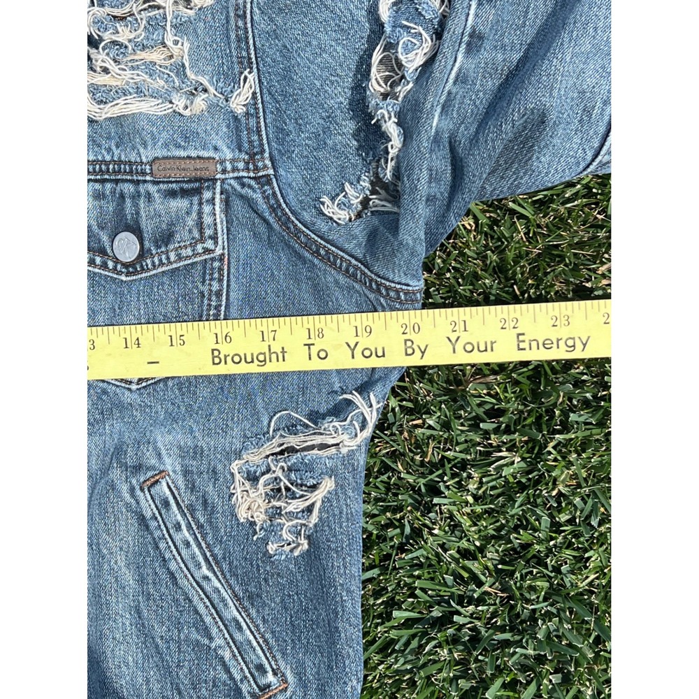 Calvin Klein Jeans Distressed Shredded Denim Trucker Jacket Medium Wash vintage - Picture 9 of 10